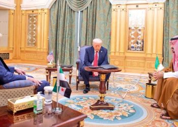 صدىً واسع للقاء الشرع مع ترامب.. خبر رفع العقوبات عن السوريين يشغل العالم