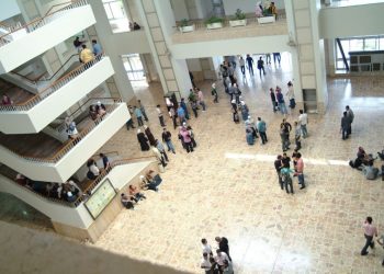 وزارة التعليم العالي تعلن عن فرص منح دراسية من إيطاليا وكازاخستان