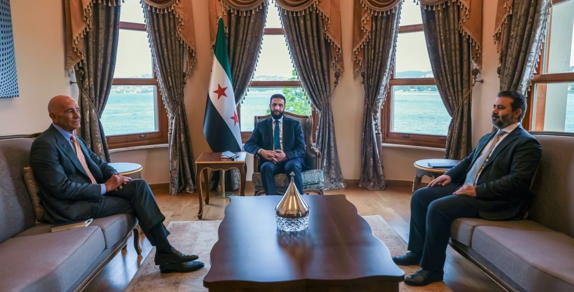 الشرع يلتقي المبعوث الأمريكي الخاص لسوريا في إسطنبول