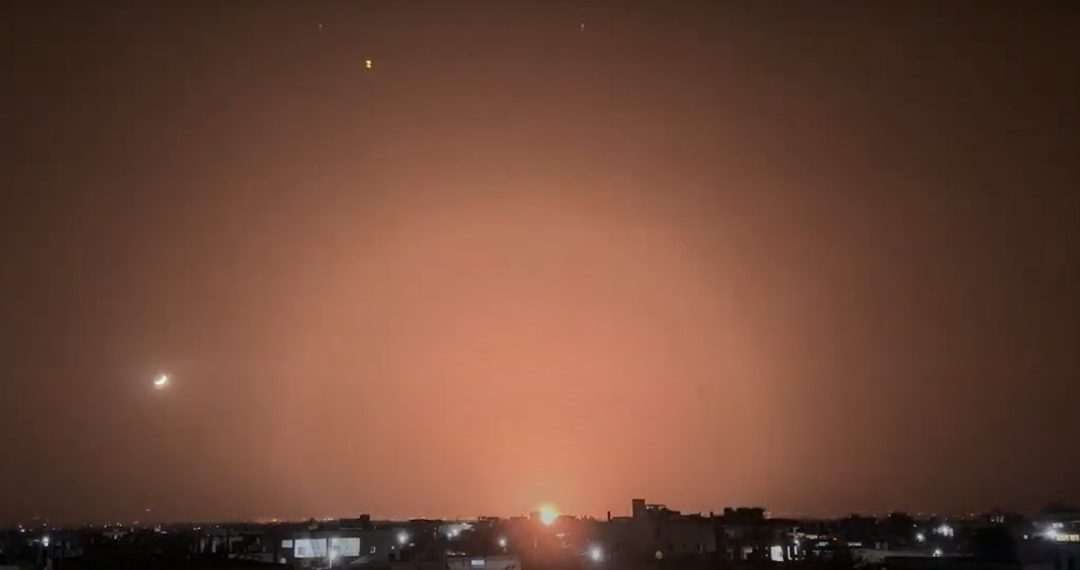 محلل سياسي: هل تكون الغارات الإسرائيلية ابتزازًا سياسيًا لفرض “سلام غير عادل” على دمشق