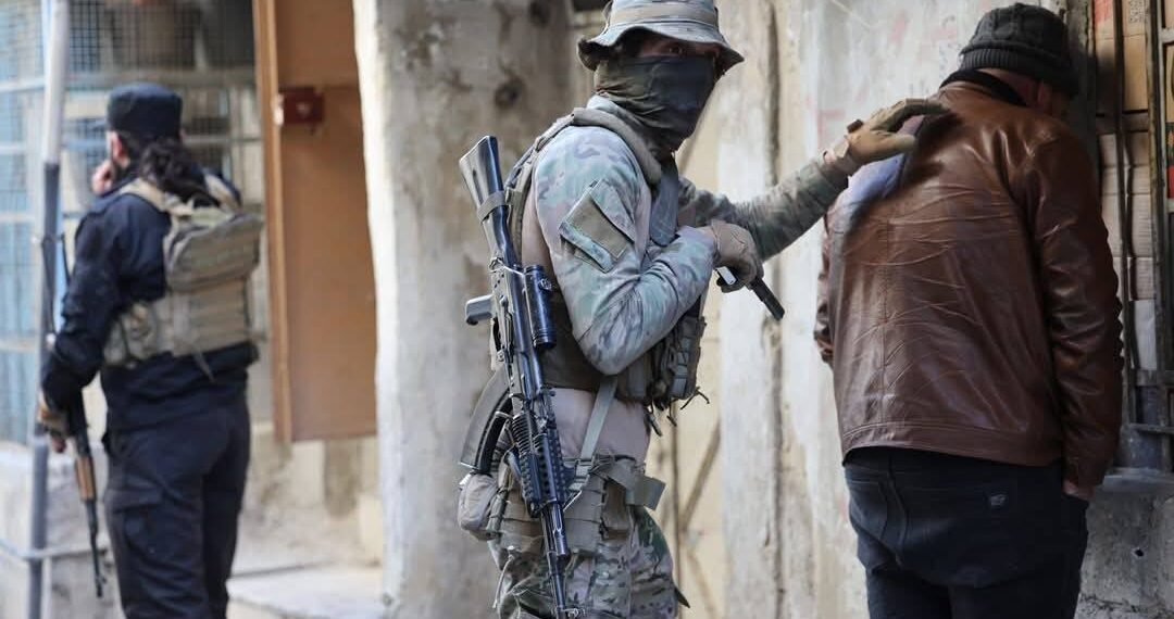 الشَّبكة السورية لحقوق الإنسان: لا يمكن إسقاط جرائم قيادات النظام البائد