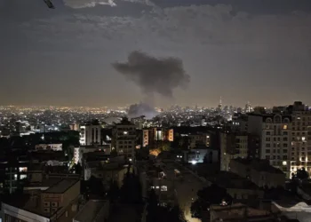 إسرائيل تشن غارات واسعة على إيران والأخيرة تتوعد بالرّد