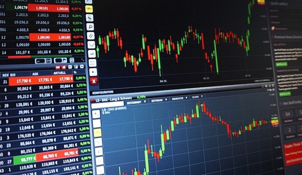 النفط والذهب يسجلان قفزة بسبب التوتر بالمنطقة