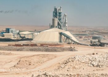 وزارة الاقتصاد تبدأ مراجعة شاملة لتقييم رخص الاستثمار في قطاع الأسمنت