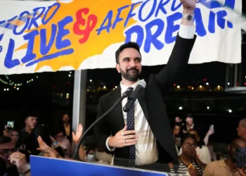 زهران ممداني يقترب من أن يصبح أول عمدة مسلم لنيويورك.. وترامب يهاجمه بعنف