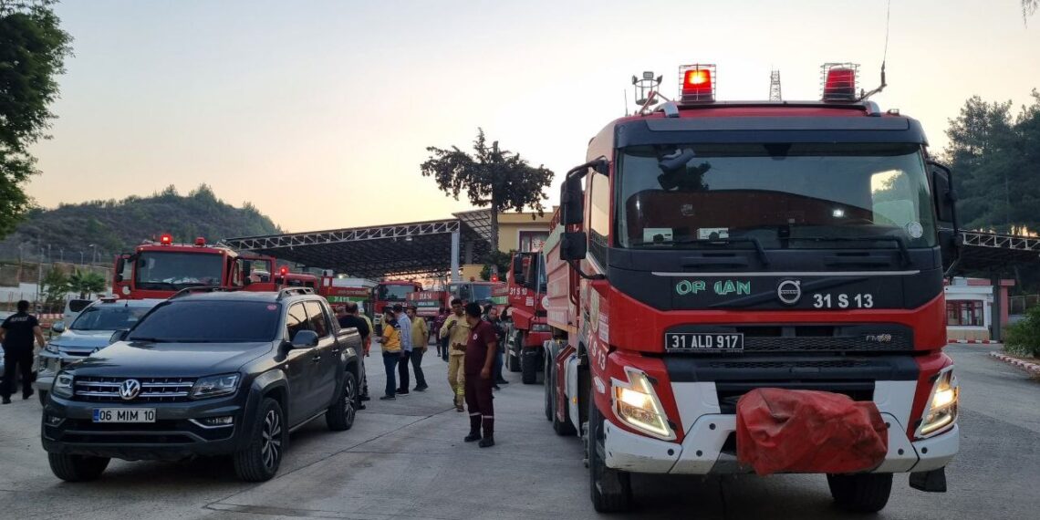 الدفاع المدني يستنفر فرق الإطفاء على مدار الساعة في ريف اللاذقية