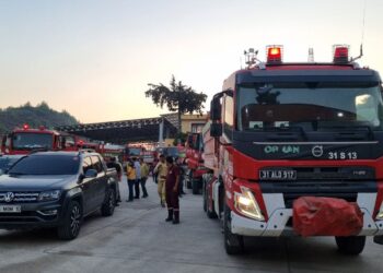 الدفاع المدني يستنفر فرق الإطفاء على مدار الساعة في ريف اللاذقية