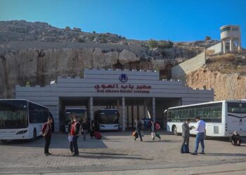 السلطات التركية تشترط موافقتها المسبقة للسماح بعور المغتربين السوريين عبر “باب الهوى”