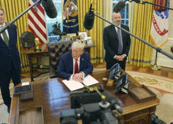 وزراء ومسؤولون يرحبون برفع العقوبات الأمريكية عن سوريا