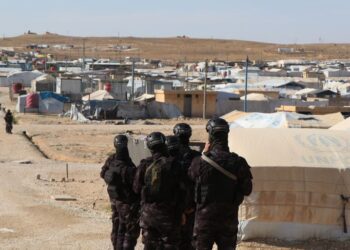 المئات يغادرون مخيم “الهول” نحو مدينة الباب شرقي حلب