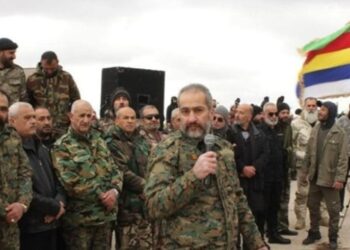 ضابط سابق في قوات النظام البائد ينشر بيانًا مصورًا عن الأوضاع في السويداء