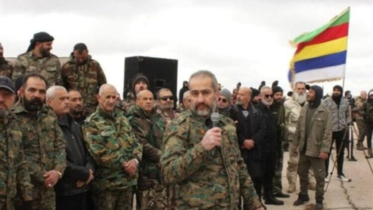 ضابط سابق في قوات النظام البائد ينشر بيانًا مصورًا عن الأوضاع في السويداء