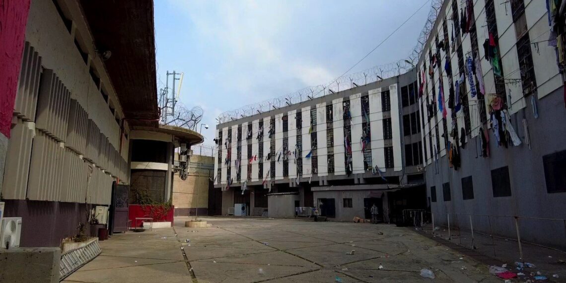 ‏”قبل أن تلفّنا أكفان الموتى”… معتقلو الثورة السورية في لبنان يعلقون آمالهم على لجنة مشتركة