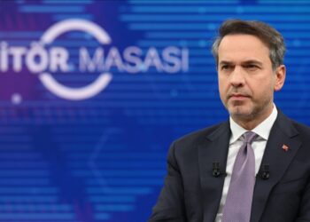وزير الطاقة التركي يكشف تفاصيل مشروع التعاون الثلاثي لتزويد سوريا بالغاز