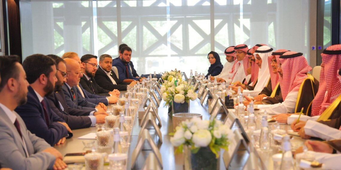 سوريا والسعودية تبحثان تعزيز التعاون الصناعي وتنمية الاستثمارات المشتركة