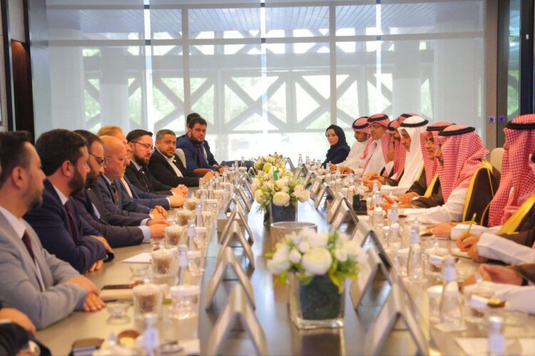 سوريا والسعودية تبحثان تعزيز التعاون الصناعي وتنمية الاستثمارات المشتركة