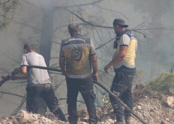 فرق الإطفاء تخوض معارك جديدة مع الحرائق شمال وغربي البلاد