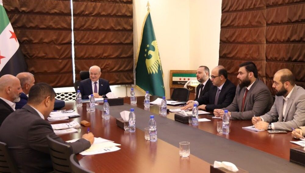 مباحثات سورية – لبنانية لتسهيل حركة الشاحنات والركاب بين البلدين