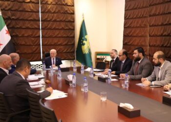 مباحثات سورية – لبنانية لتسهيل حركة الشاحنات والركاب بين البلدين