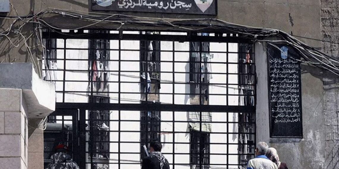 صحيفة لبنانية: وفد حكومي سوري يزور بيروت قريبًا وإفراج مرتقب عن معتقلين سوريين