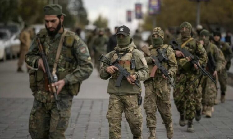 وزارة الدفاع تدرس طلبات العودة لآلاف الضباط المنشقين عن جيش النظام البائد