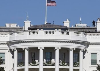 المغادرة أو الترحيل.. قرار مُفاجئ بحق آلاف السوريين في الولايات المتحدة