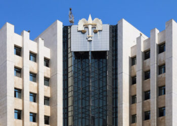 تعميم من وزارة العدل يلزم القضاء بتسريع البت في القضايا المستعجلة