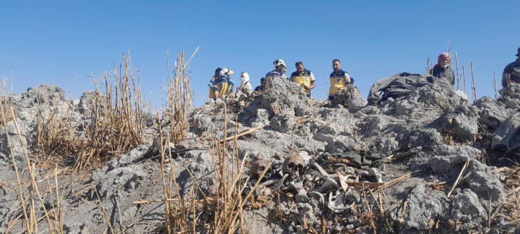 11 عامًا على مجزرة العتيبة… الهيئة الوطنية للمفقودين تنتشل رفات 170 ضحية بريف دمشق