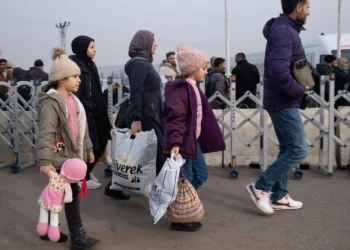 بعد تسعة أشهر من التحرير.. كم سوريًّا عاد لمنزله وكم بقي في اللجوء والنزوح؟