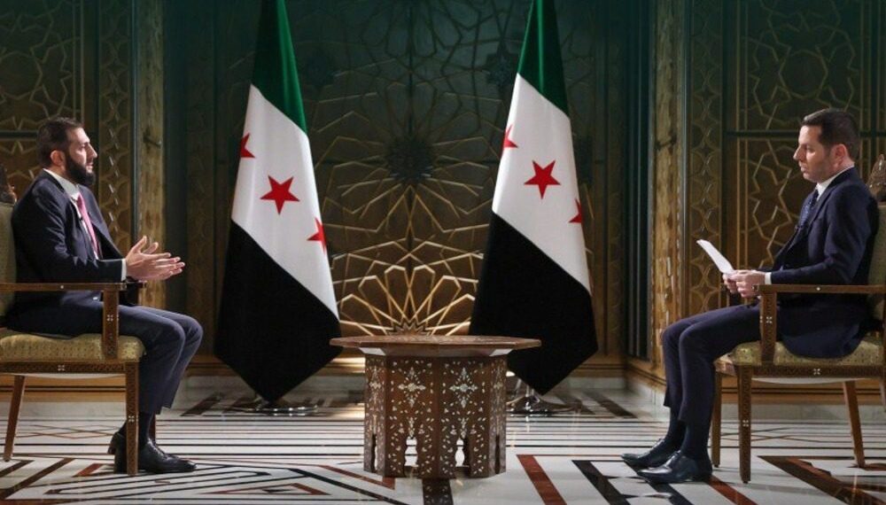 الشرع يكشف عن مفاوضات أمنية مع إسرائيل ويوضّح موقفه من روسيا وإيران