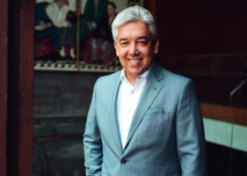 من هو الرجل الذي قدّم الرئيس أحمد الشرع في جلسة “كونكورديا” الحوارية؟