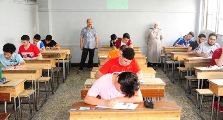 وزير المالية السوري يلمّح لزيادة كبيرة في رواتب المعلمين.. هل ستعادل أجور القضاة؟