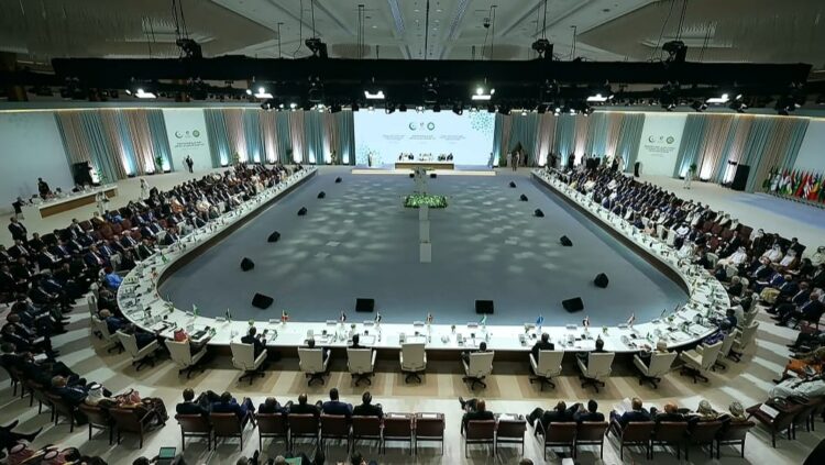 في قمة الدوحة.. تضامن عربي وإسلامي مع قطر ضد العدوان الإسرائيلي