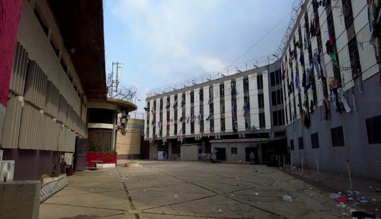 لمتابعة ملف المعتقلين السوريين في سجن رومية.. زيارة وزير العدل “مظهر الويس” إلى لبنان