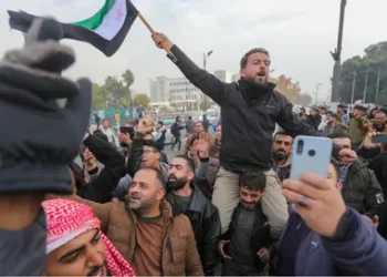 تفاصيل جديدة عن هروب كبار مسؤولي النظام البائد بعد فرار الأسد