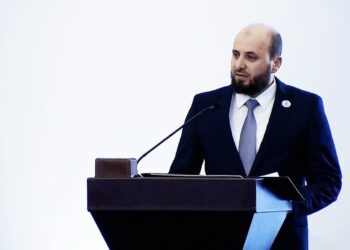 الكشف عن ملفات فساد بالمليارات في وزارة الطاقة