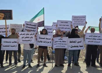 محتجون يطالبون بأراضيهم المستملكة.. الحكومة في مواجهة واحد من أعقد وأضخم الملفات