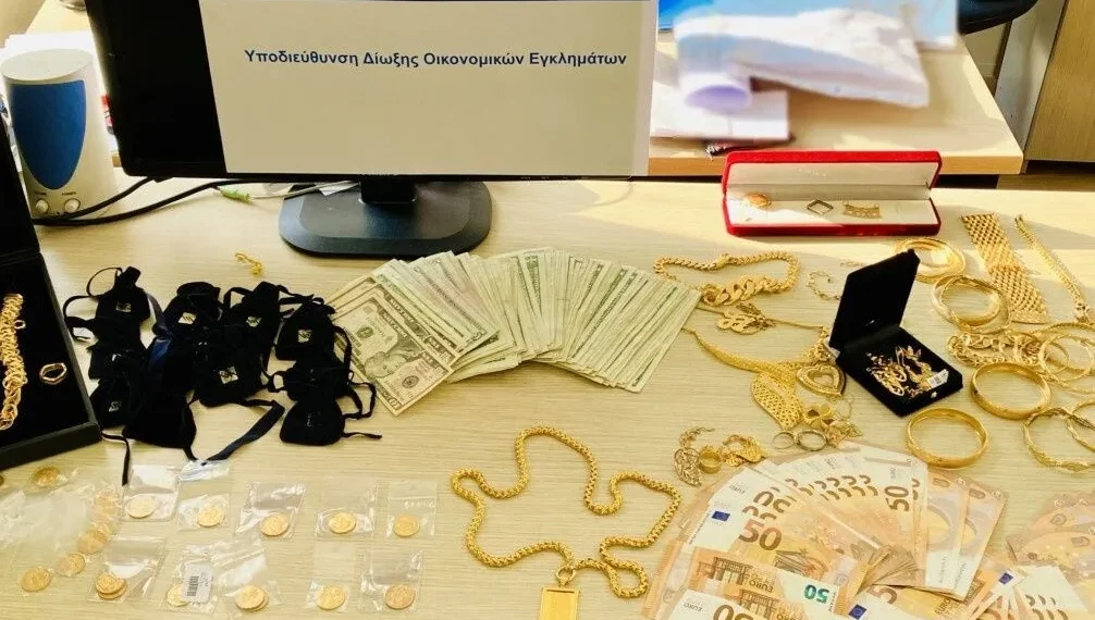 غسيل أموال ومضبوطات ثمينة.. اليونان تعتقل سوريّين تورطا بعمليات احتيال ضخمة