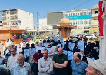 “معلمو سوريا” يدعون لوقفات احتجاجية في جميع المحافظات.. ما القضية؟