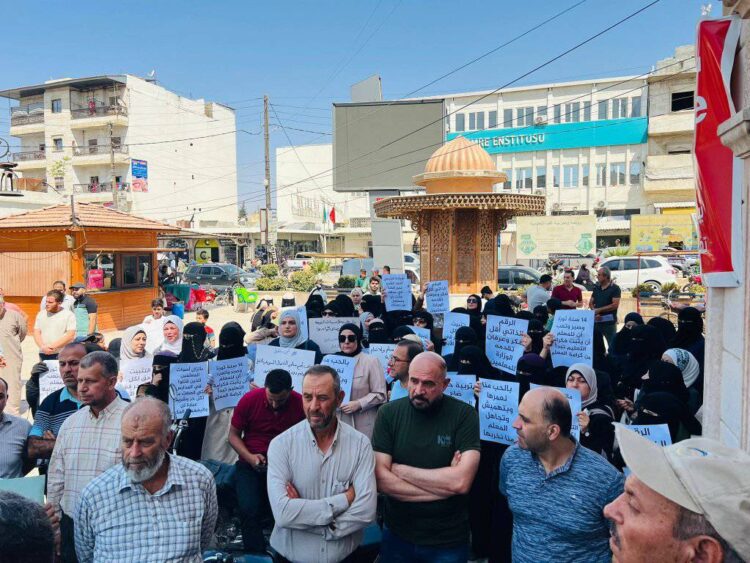 “معلمو سوريا” يدعون لوقفات احتجاجية في جميع المحافظات.. ما القضية؟