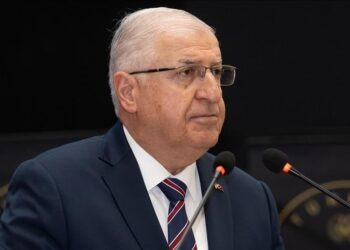 “دون قيد أو شرط”.. تركيا تطالب قسد بتسليم السلاح قبيل اجتماع أمني مع الحكومة السورية