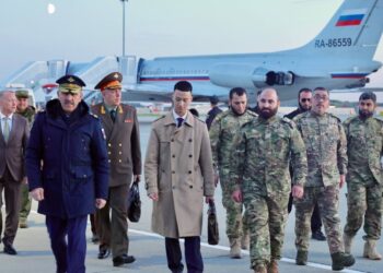 وفد عسكري سوري في روسيا.. ما الذي يريده الطرفان في “العلاقات الجديدة”؟