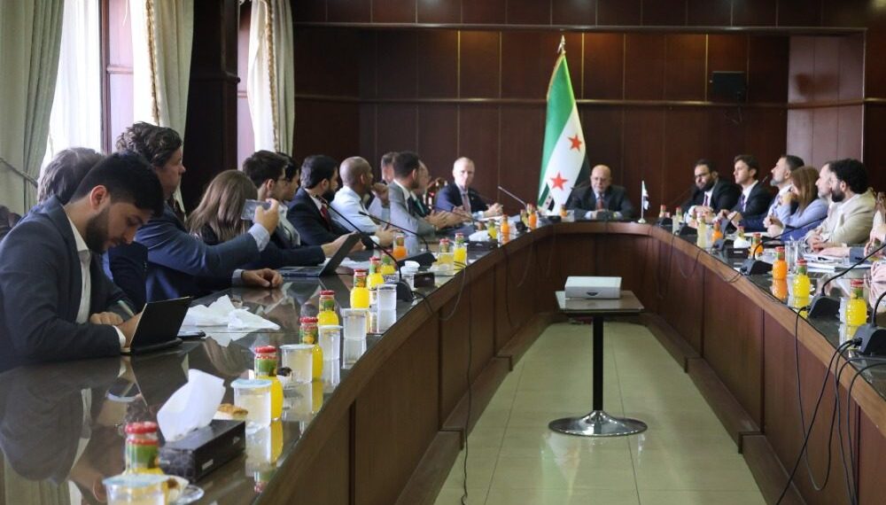 الشعار يجتمع مع عشرات رجال الأعمال العرب والأجانب في دمشق