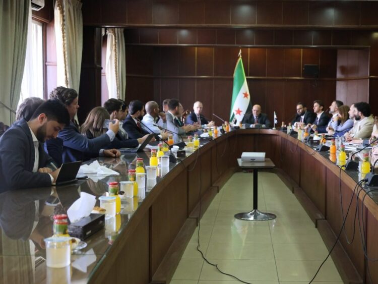 الشعار يجتمع مع عشرات رجال الأعمال العرب والأجانب في دمشق