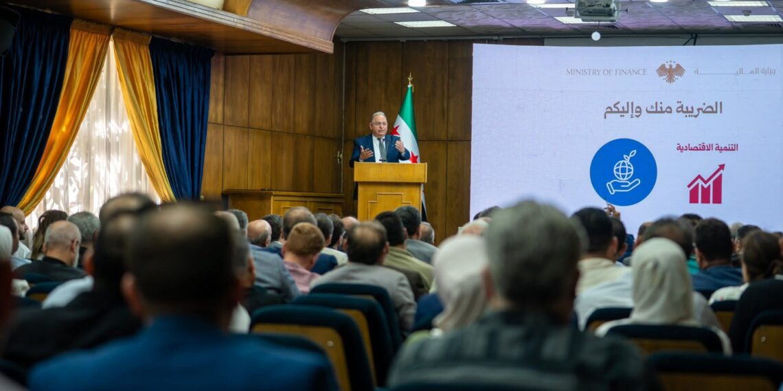 الحكومة تعد بتقييد استيراد الألبسة وبإجراءات أخرى بعد احتجاج للصناعيين في دمشق