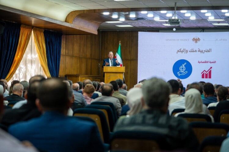 الحكومة تعد بتقييد استيراد الألبسة وبإجراءات أخرى بعد احتجاج للصناعيين في دمشق