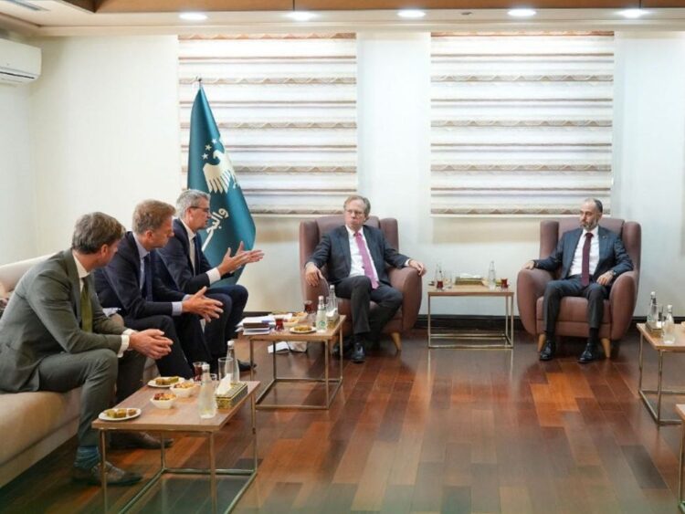 توجّه هولندي نحو دعم العودة الطوعية وسط تحولات أوروبية في ملف اللاجئين السوريين