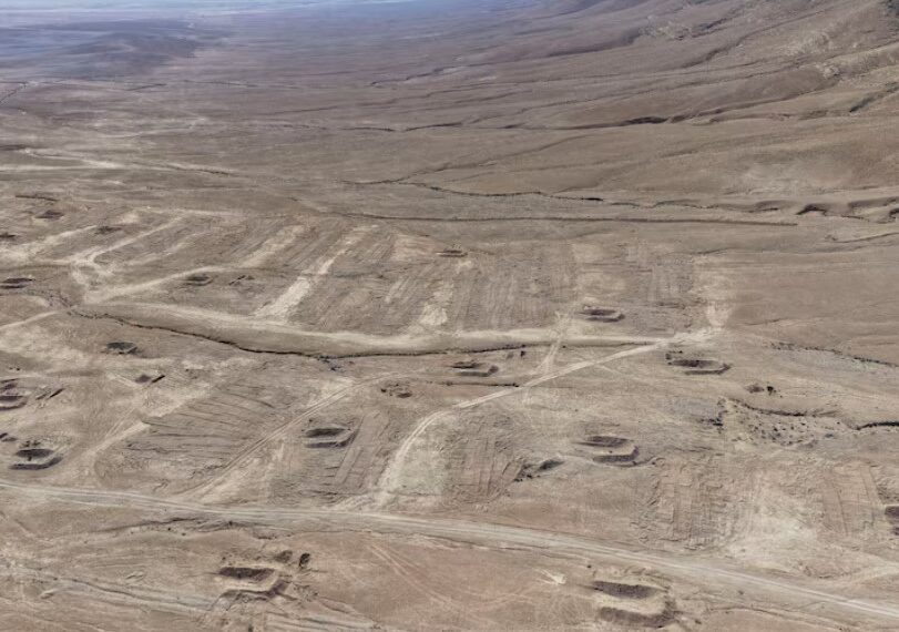 تحقيق رويترز: نظام بشار الأسد نفذ عملية سرّية لنقل آلاف الجثث إلى مقابر جماعية قرب دمشق