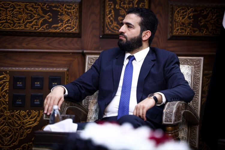 الداخلية السورية تُعيد دمج الضباط المنشقين وتفتح باب العودة للراغبين من الخارج