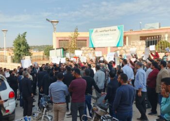 “إضراب الكرامة” في الشمال السوري.. وزارة التربية تواجه مطالب حاسمة من المعلمين